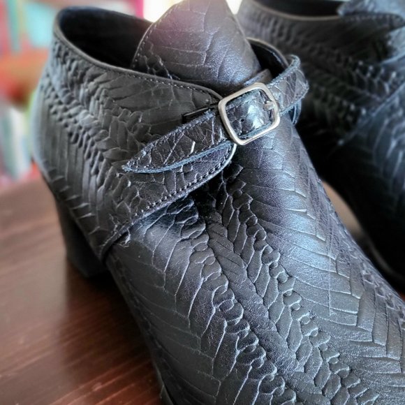 Size 9, Intentionally Blank Mac Black Women’s Ankle Boots - Picture 2 of 8